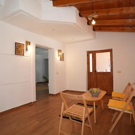 The View And Terrace Villa *