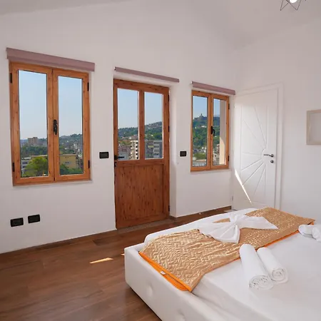 The View And Terrace Вилла *
